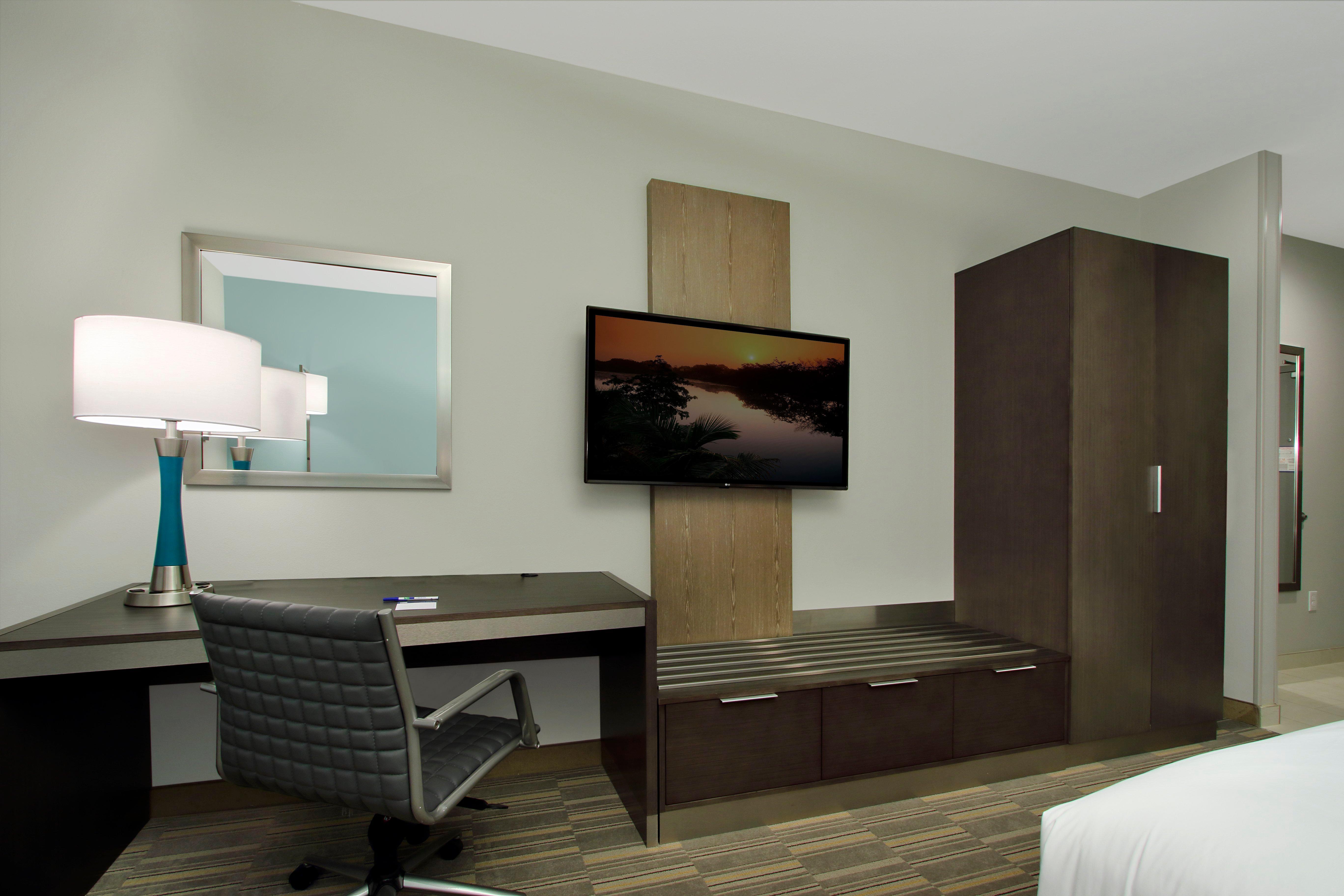 Holiday Inn Express & Suites - Lake Charles South Casino Area By Ihg Exterior photo