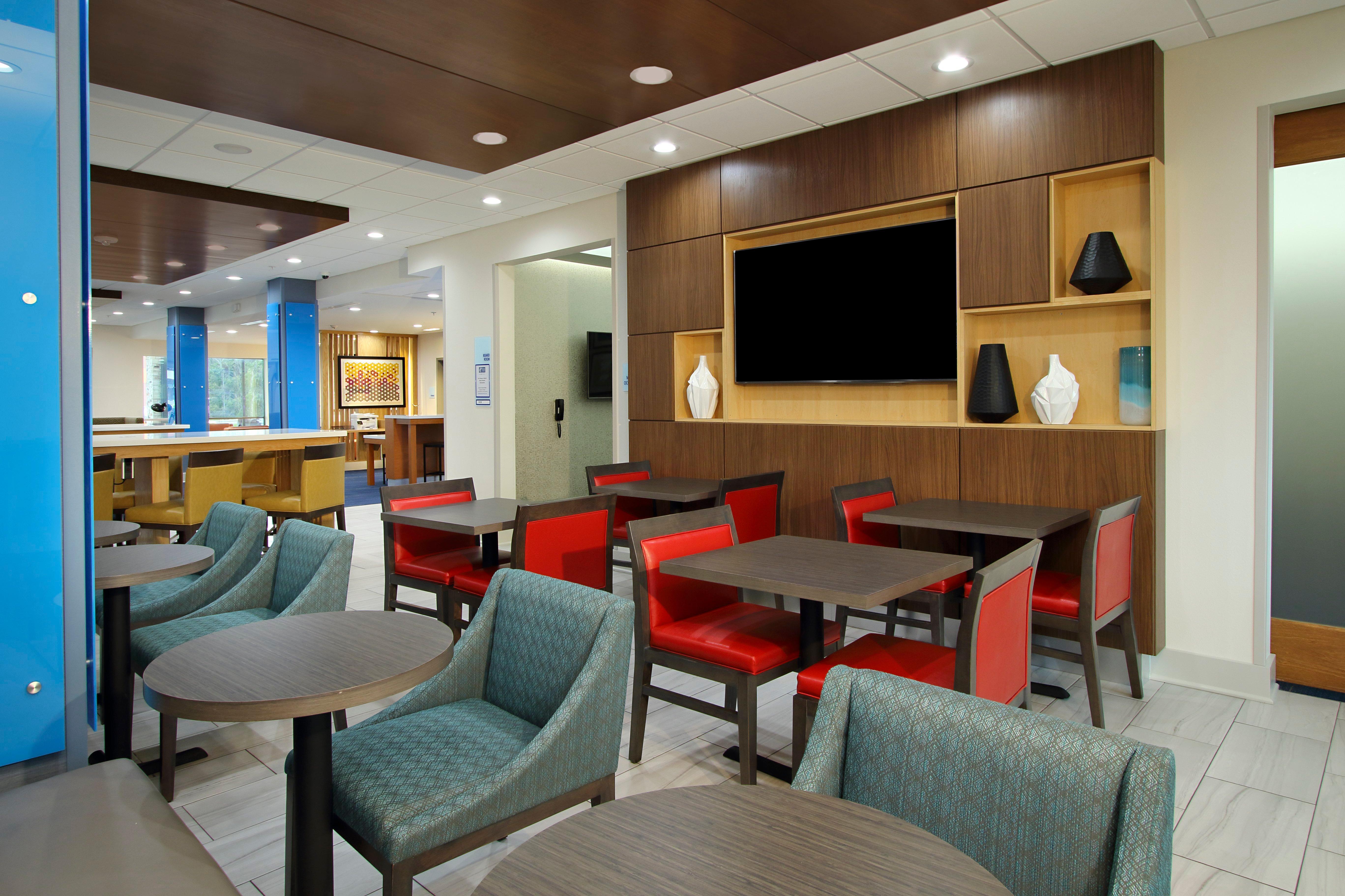 Holiday Inn Express & Suites - Lake Charles South Casino Area By Ihg Exterior photo