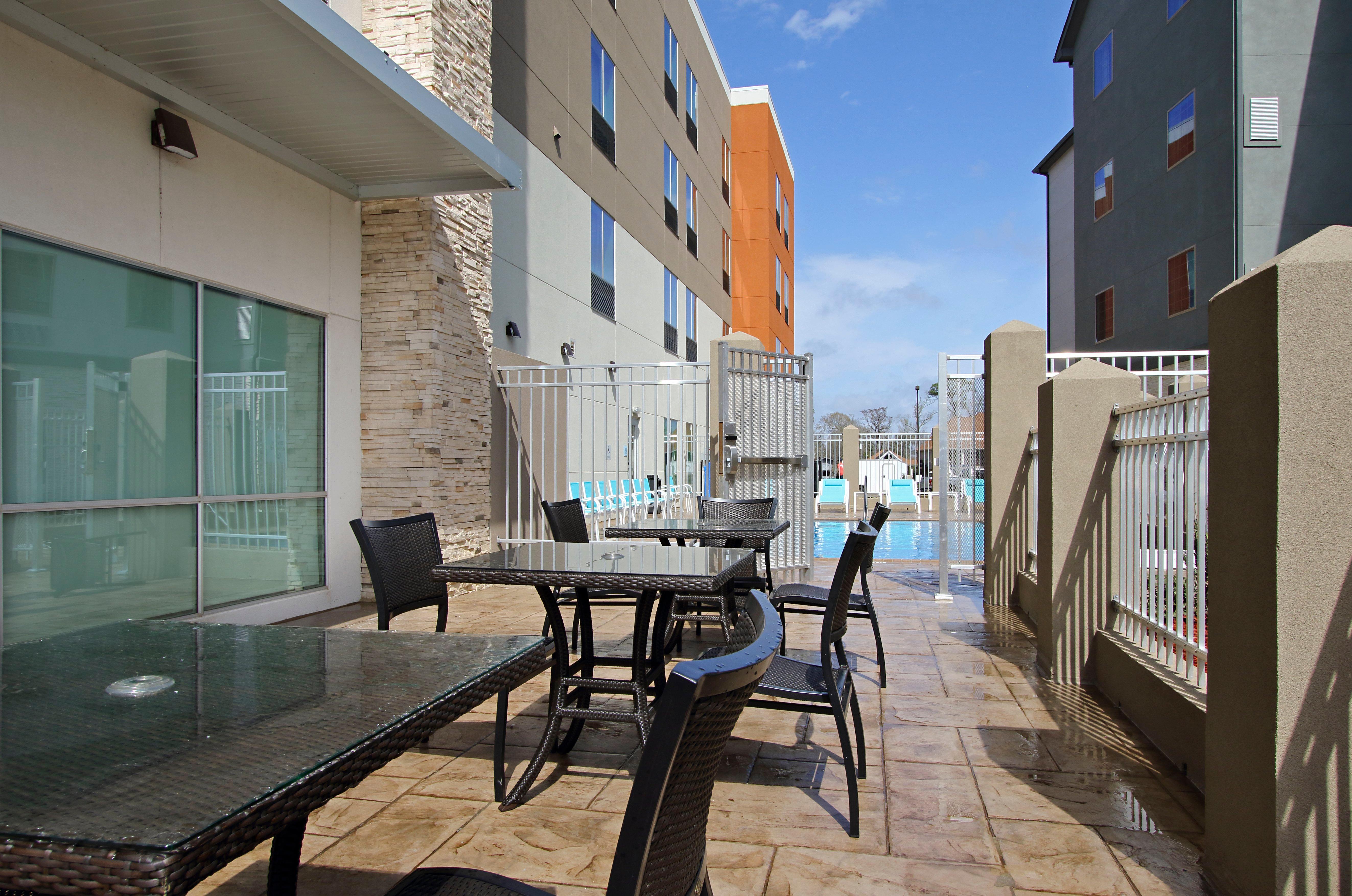 Holiday Inn Express & Suites - Lake Charles South Casino Area By Ihg Exterior photo