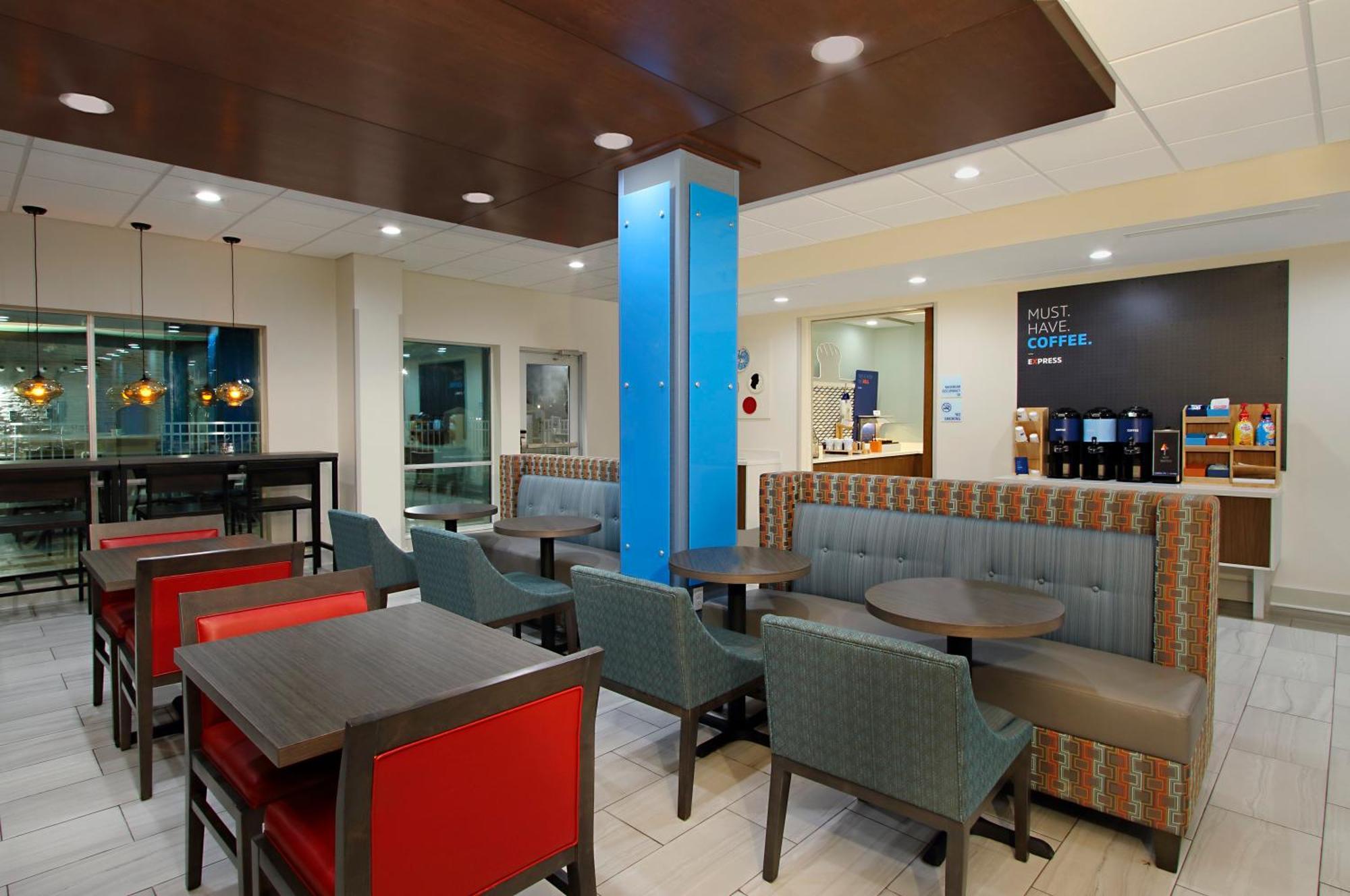 Holiday Inn Express & Suites - Lake Charles South Casino Area By Ihg Exterior photo