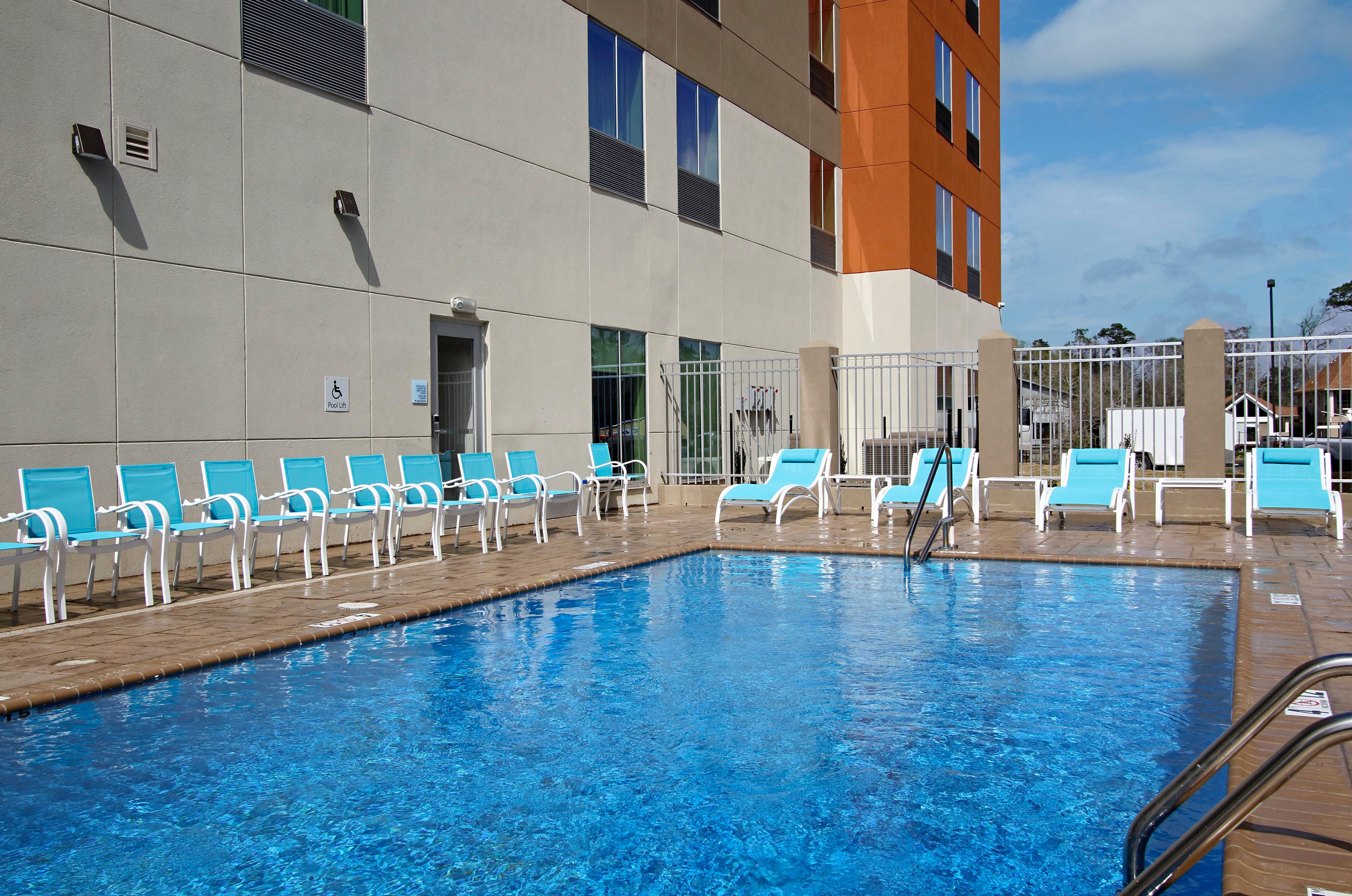 Holiday Inn Express & Suites - Lake Charles South Casino Area By Ihg Exterior photo