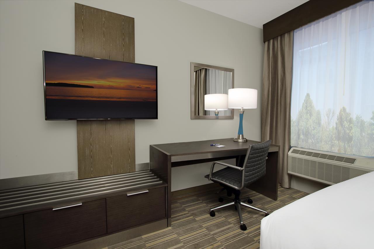 Holiday Inn Express & Suites - Lake Charles South Casino Area By Ihg Exterior photo